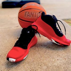 Under Armour Boys Lockdown 4 3022123-601 Red Basketball Shoes Sneakers Size 4.5Y